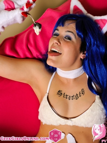 First pixel-vixens.com and geekgirlsonline.com crossover. Sexy kitty cosplay from Lux.