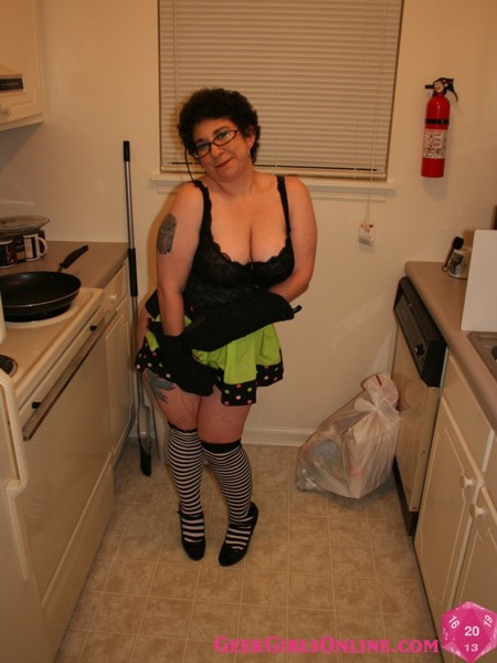 Pixie has a geeky blast in this fun set in the kitchen.